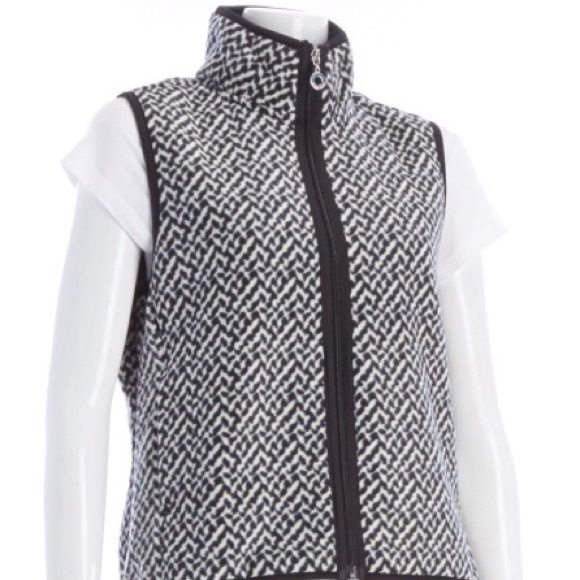 ❤️NWT Sporty and Warm Petite Fleece Vest - Picture 5 of 6
